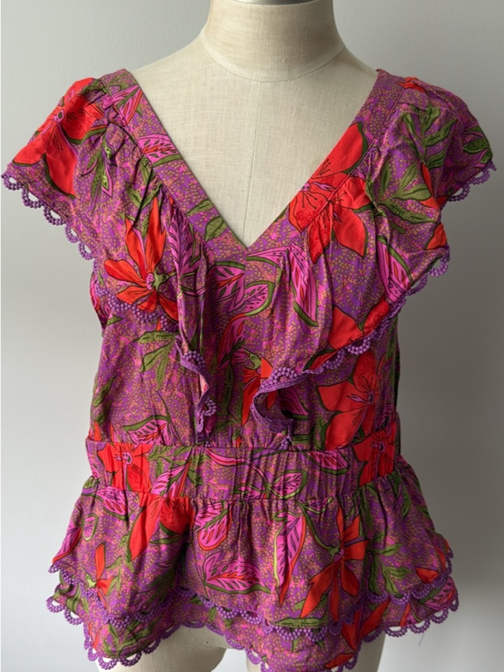 Bright Floral Ruffle sleeveless V-Neck Top